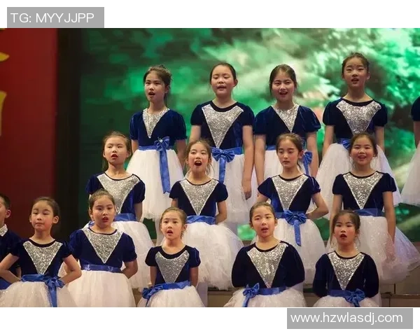 小明与乐乐的足球梦想之旅：友谊与拼搏的精彩篇章